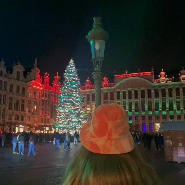 Faustine on tour in Brussels, Belgium